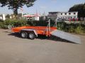 Baumaschinentransporter mit Auffahrrampe