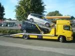 MB Atego, Lackierter Unterfahrschutz und der Rahmen, Plattform absenkbar hinter dem Fahrerhaus 