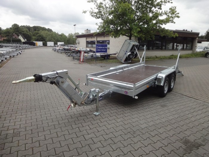 <strong>B35400/150HTP</strong> Baumaschinentransporter <strong>B35400/150HTP</strong> Baumaschinentransporter